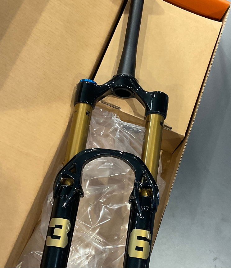 Une fourche prête être livré par la poste